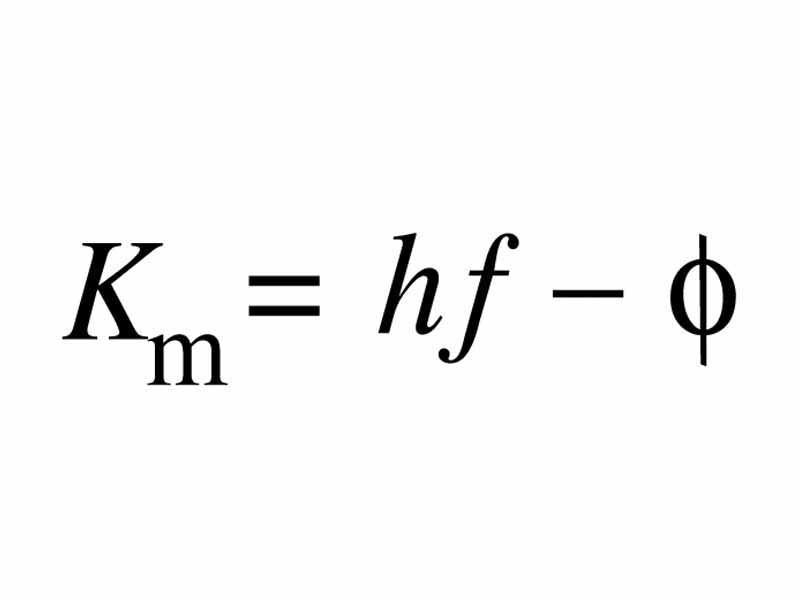 Photoelectric effect formula for maximum kinetic energy of an emitted photon